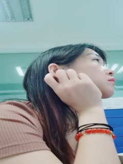 清纯小野喵]在外资公司上班美丽小姐姐~上班偷偷直播!~！！✨✨✨--无声音时是主播关的，怕泄露公司机密_20220531_090454