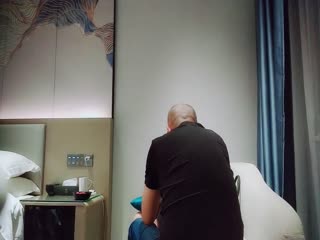 [良家故事]，偷拍，网恋 新认识中年女吃饭 酒店聊天，男主心想躺在床上因该能操了_20220702_203030