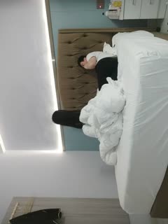 [爱情故事]，良家颜值巅峰，28岁白领丽人，一桌子啤酒喝完，激情床上开战，对白精彩