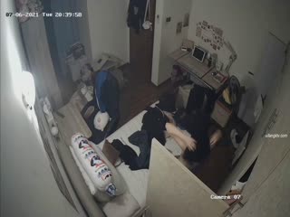 [精品TP]家庭网络破解摄像头❤️眼镜学生妹家庭日常生活学习2