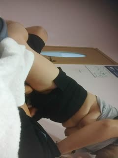 [游客1探花]，按摩店里玩人妻，大胸姐姐缺钱就听话，口交舔硬了插逼逼，女上位服务真周到