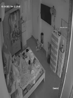 ✿摄像头破解✿ 居家寂寞美少妇空虚自慰 衣柜里掏出私藏18cm阳具 大开美腿享受阳具抽插高潮 女人也瘾[3]