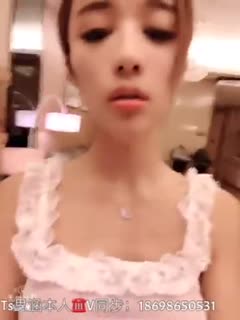 国产系列性感美涵大屌人妖女护士被直男在浴室里后入打针