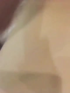 国产魅惑丫丫被光头大叔约炮 无套植入后庭之花，真尼玛勇敢啊 不害怕吗？不过操得挺欢乐啊 菊花好紧！