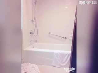 国产CD系列胡玥枫浴室里上演激情大戏 黑丝大长腿被直男干的鸡儿邦邦硬