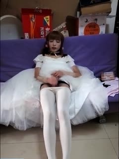 性感伪娘柠檬，穿上新娘衣衫幻想自慰，老公 我好想射，嗯嗯哦嗯..老公 我要射啦 啊啊老公，淫荡地呻吟声 真骚啊！