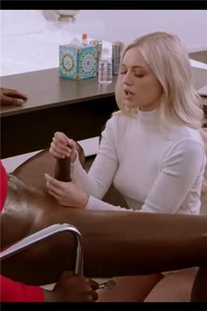 Grey-办公桌下的小色女_[黑白配，粉木耳]