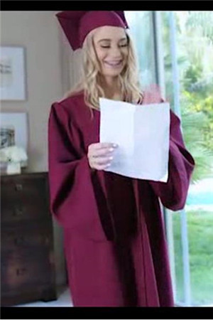 Knight-学士袍下的裸体_[粉木耳，美腿]