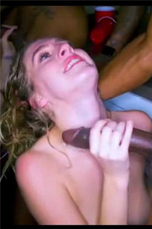 Kapri-3对3群交天堂_[黑白配，美腿]