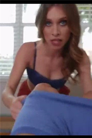 Anya_Olsen-住隔壁的好色女孩_[美腿，深喉]