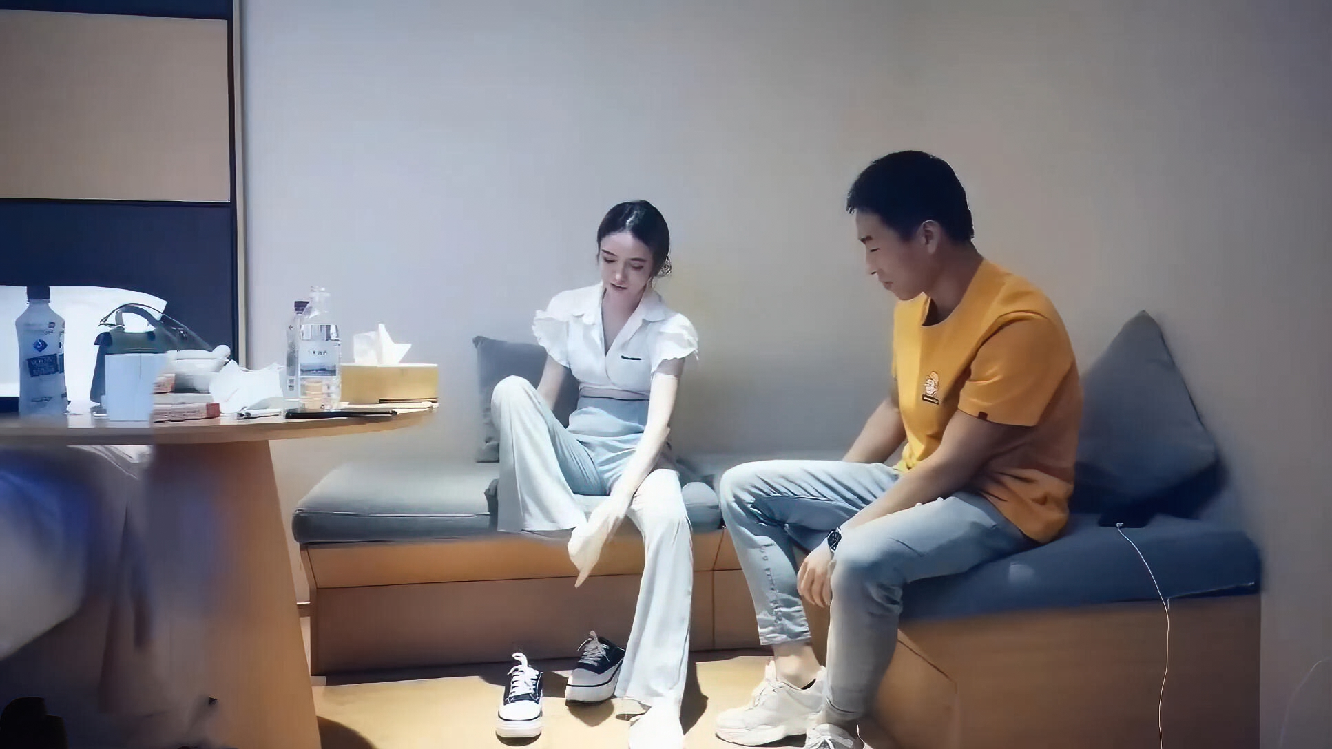 [AI高清画质2K修复]9总全国探花约了个明星脸外围模特