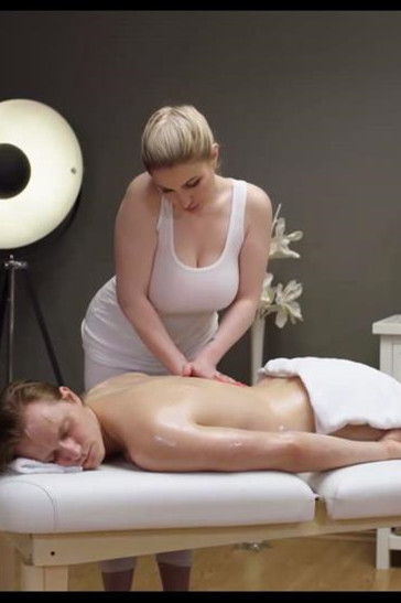 Lyall-和妈妈同时高潮_[乱伦，爆乳]