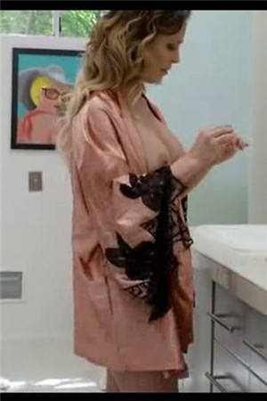 DeVille-出轨丈夫的色狼上司_[爆乳，黑白配，丝袜]