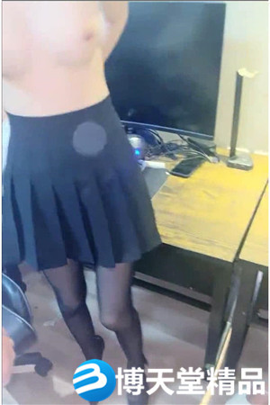 [国产剧情]网吧包厢激战[泽美]超正点闺蜜 色气黑丝JK少女制服