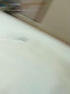 [小野猫啊]车上跳 蛋户外撒尿，约人开房啪啪，直播完想要钱被举报给派出所，被审问得痛哭流涕