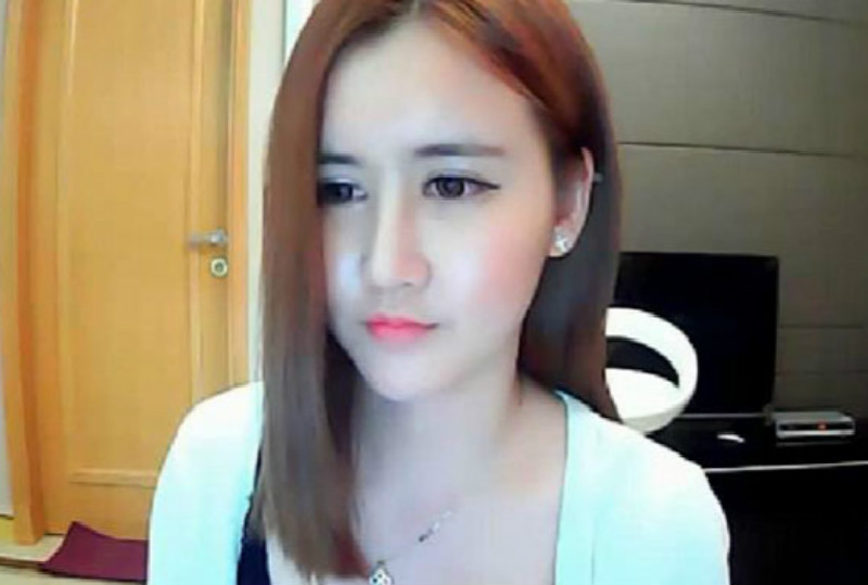 [国产馆]直播玩裸露被某直播网站封杀的女主播看她的肥逼真想干她 这尺度真福利