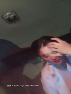 骚女[淫娃娜娜]深夜车震香蕉抽插自慰，后座扣逼口口上位大力猛操，很是诱惑喜欢不要错过