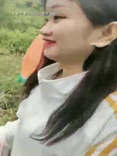 还很稚嫩的一群男男女女 驱车到野外 群P打野战 [1]