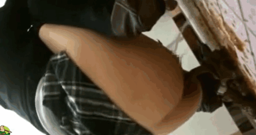 性感宝贝大便被间谍摄