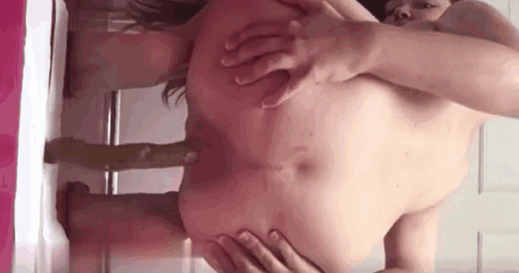 性感荡妇的华丽排便视