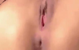 拉丁裔宝贝张开双腿进