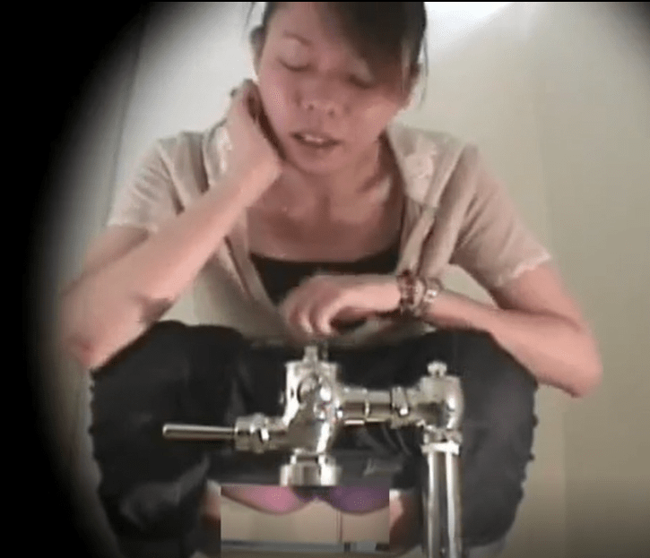 成熟的日本女士大便偷